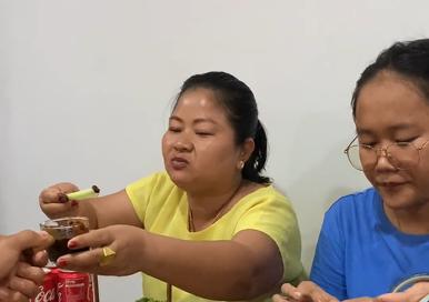 东*姑北**娘国外旅游，小7岁导游对她念念不忘，两人结婚5年后怎么样