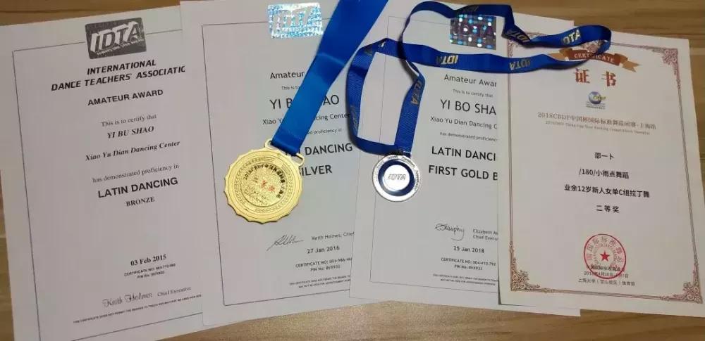 14岁的童星被校园霸凌后续,知名童星遭校园霸凌被逼跳楼