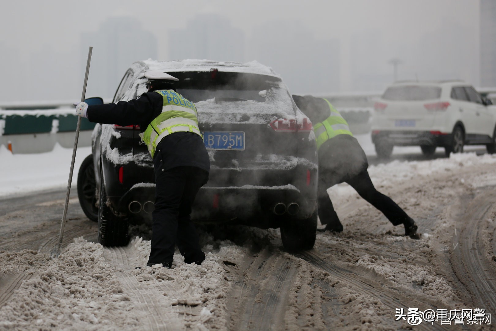 抗疫情战冰雪,抗击疫情警徽闪耀交警征文