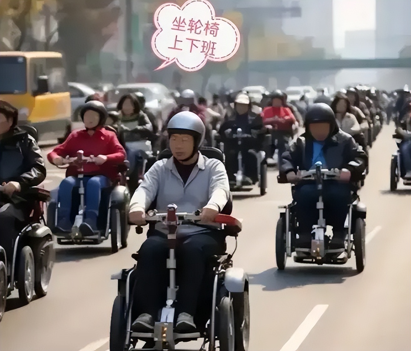 广州市民电动轮椅出行,广州年轻人电动轮椅出行