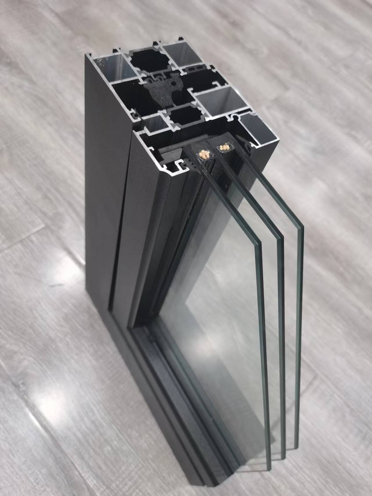 断桥铝窗选品牌铝好还是普通铝好,彩铝门窗和断桥铝有什么区别