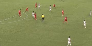 国足0比2日本射门数,射门30次输球