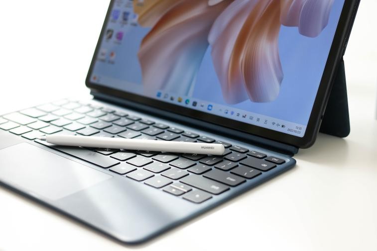 鍗庝负matebooke涓巑atepadpro12.6,鍗庝负huaweimatebooke12.6鑻卞