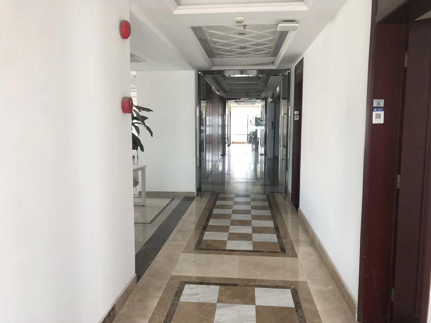 越众甲级大厦5号线双地铁口零距离包租