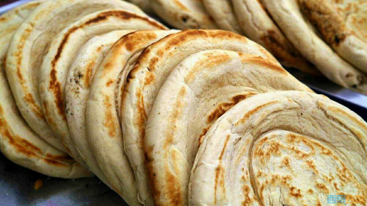 南充锅盔灌凉粉多少钱一个,南充最正宗锅盔夹凉粉李家镇