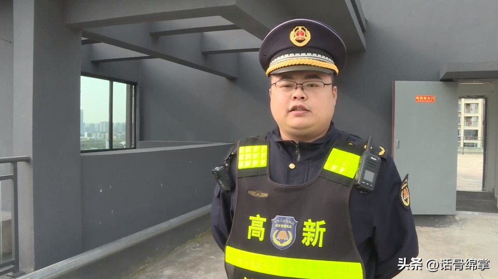 顶楼加盖楼下住户不同意,七楼楼顶加盖了一层