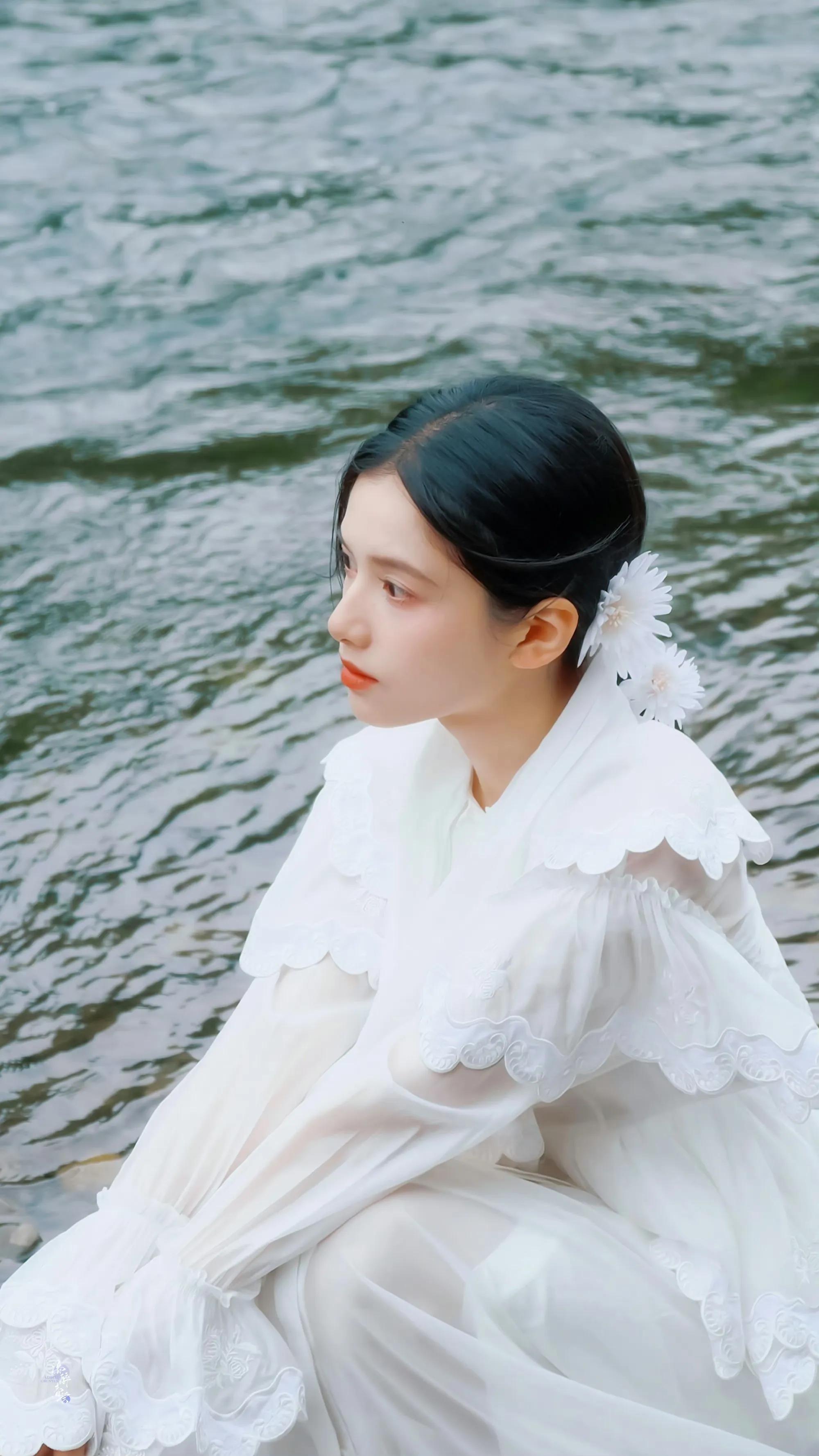 张婧仪披发公主头发型教程,张婧仪茉莉花图片