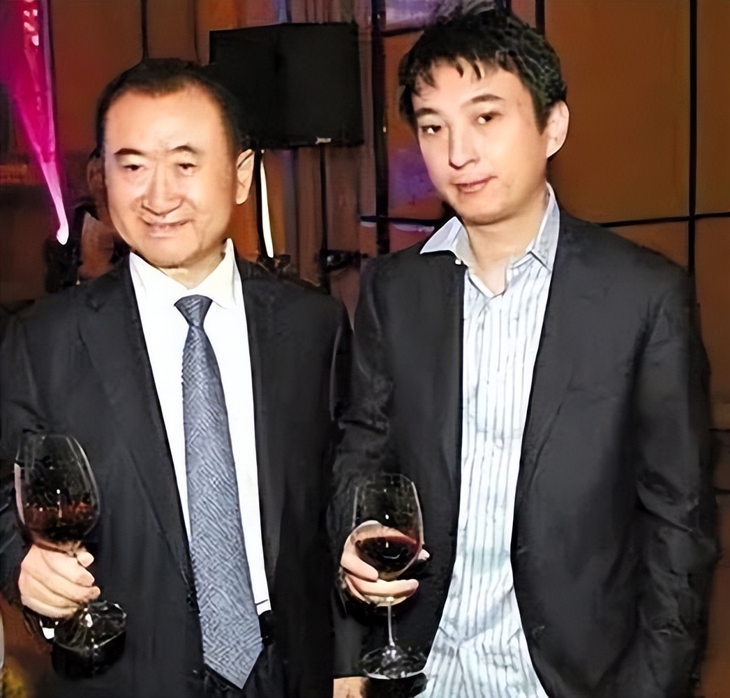 王思聪带三位网红逛街,王思聪携女友外出被偶遇