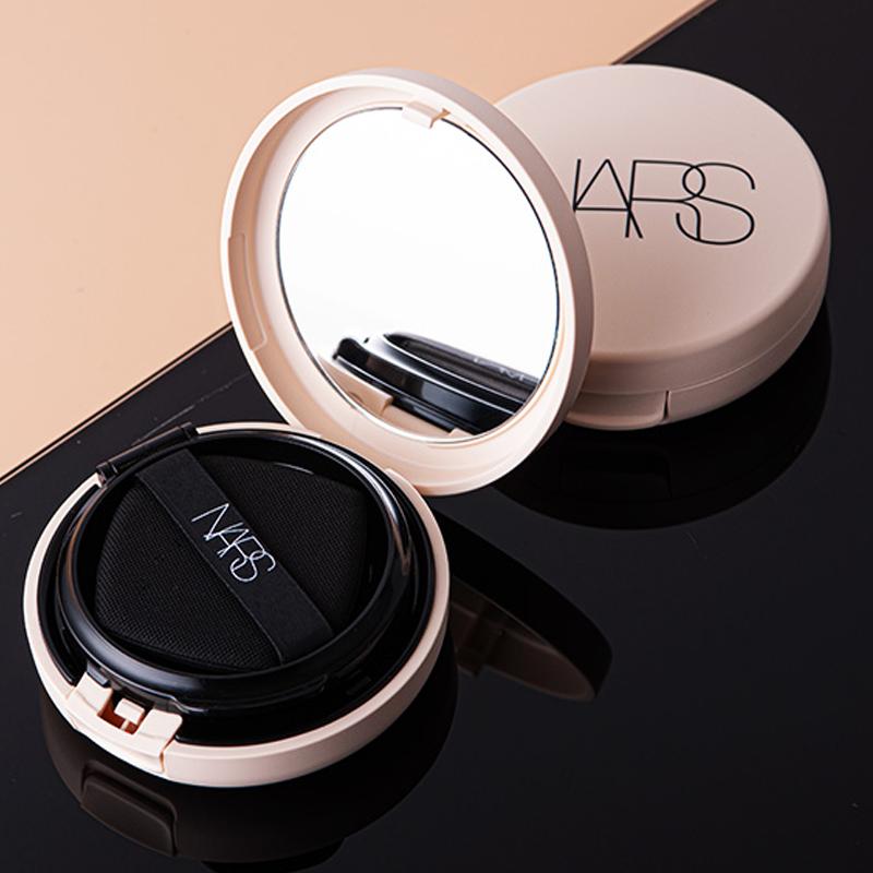 粉底液和气垫粉底液有什么区别呢,新手化妆适合用粉底液还是气垫