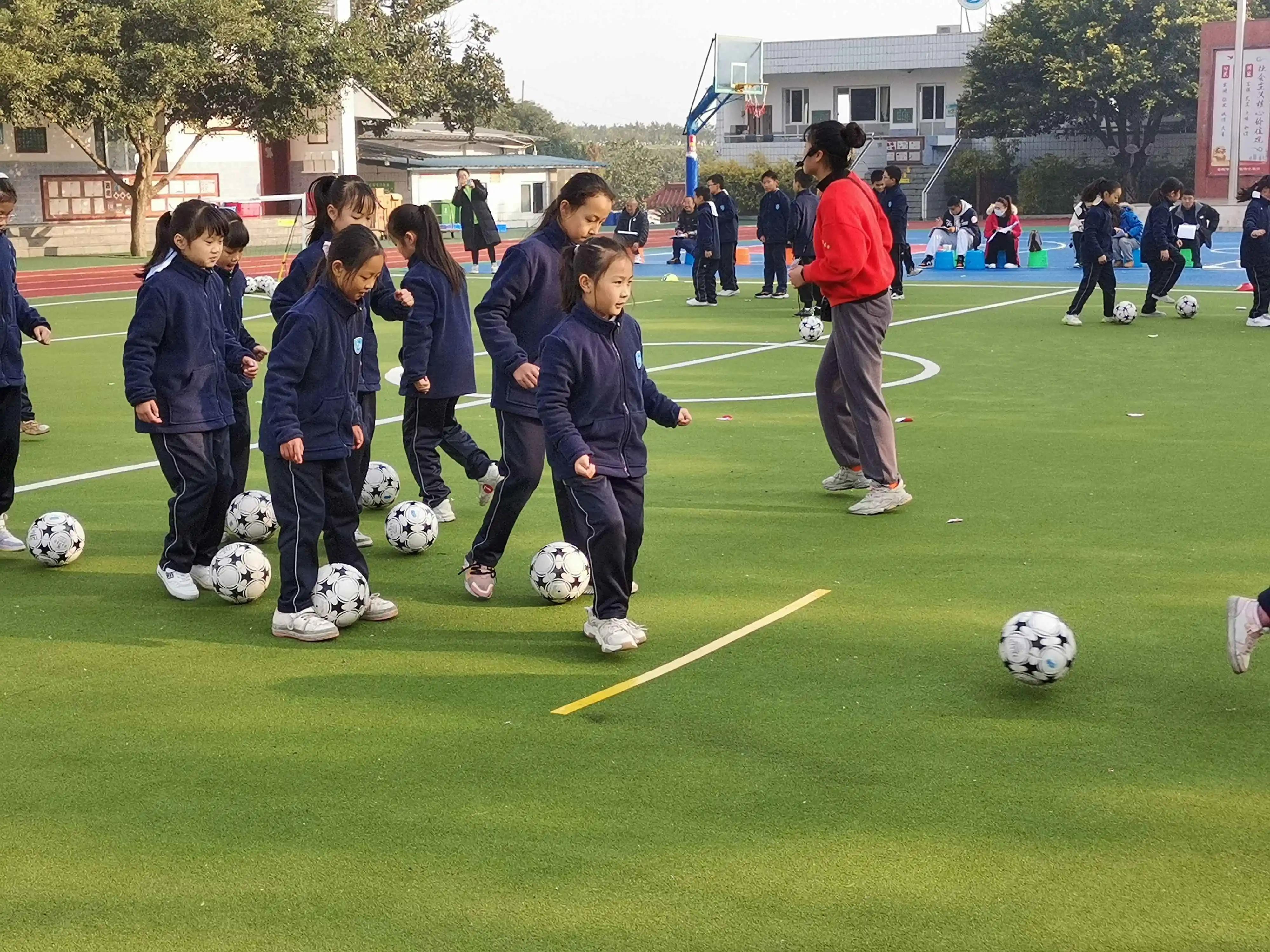 校园足球校本教研活动方案,小学校园足球课堂教学活动