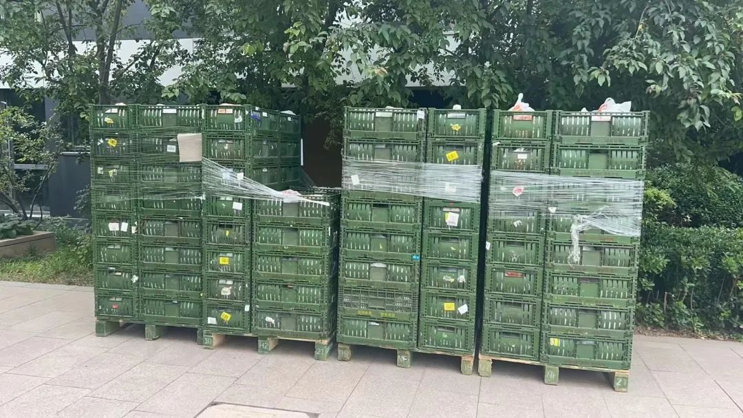 东升镇封管控小区里，暖心一幕幕——