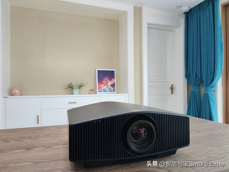 凭实力说话体验索尼VPL-VW898家庭影院投影机