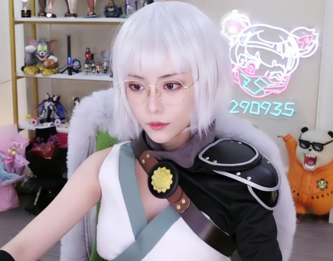 周淑怡直播崩溃大哭视频,周淑怡直播间被超管警告