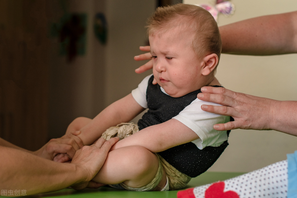 脑瘫婴儿怎么治疗,脑瘫孩子怎么造成的脑损伤