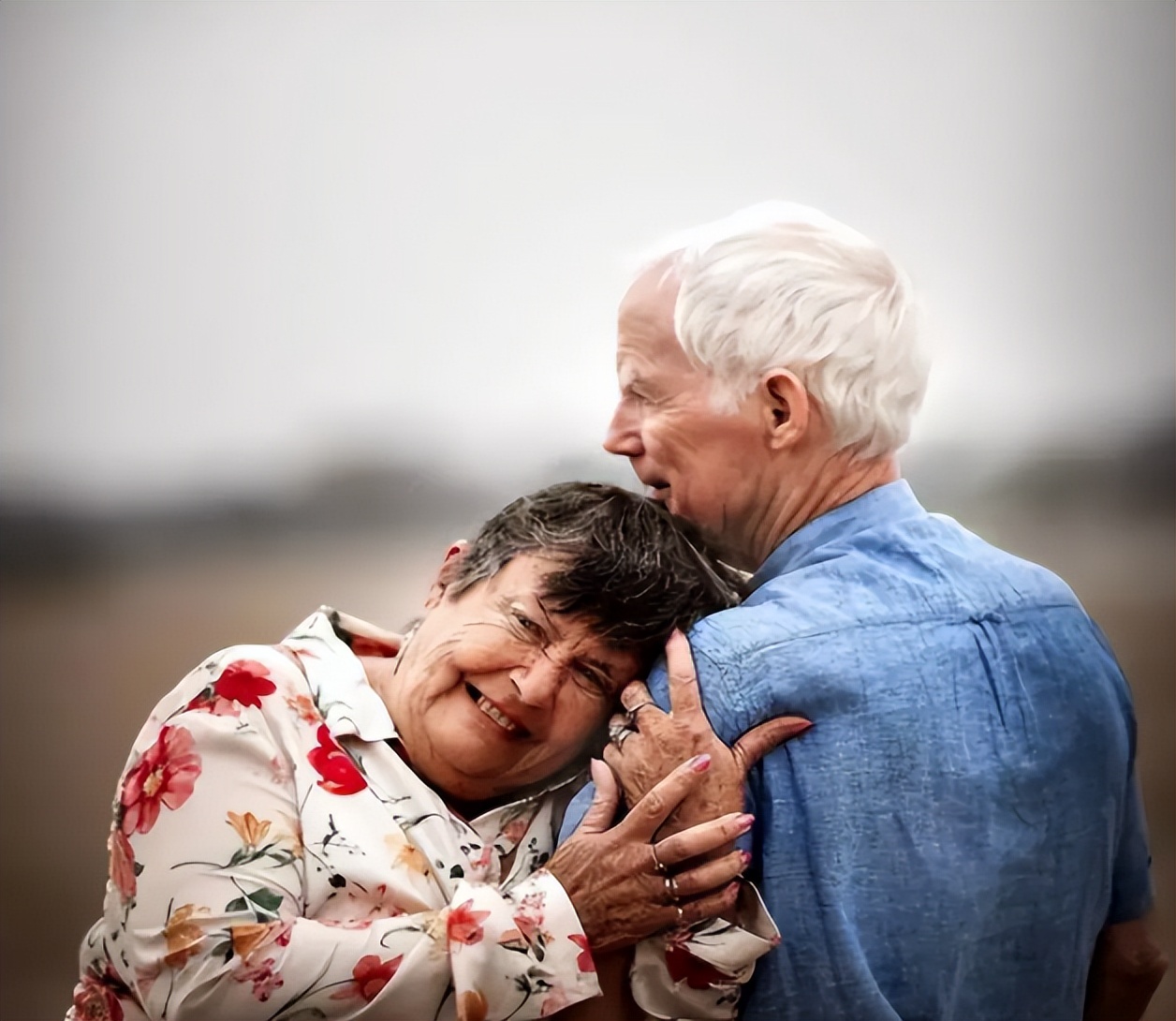 老年夫妻同住有什么益处,老年夫妻相处有什么好处