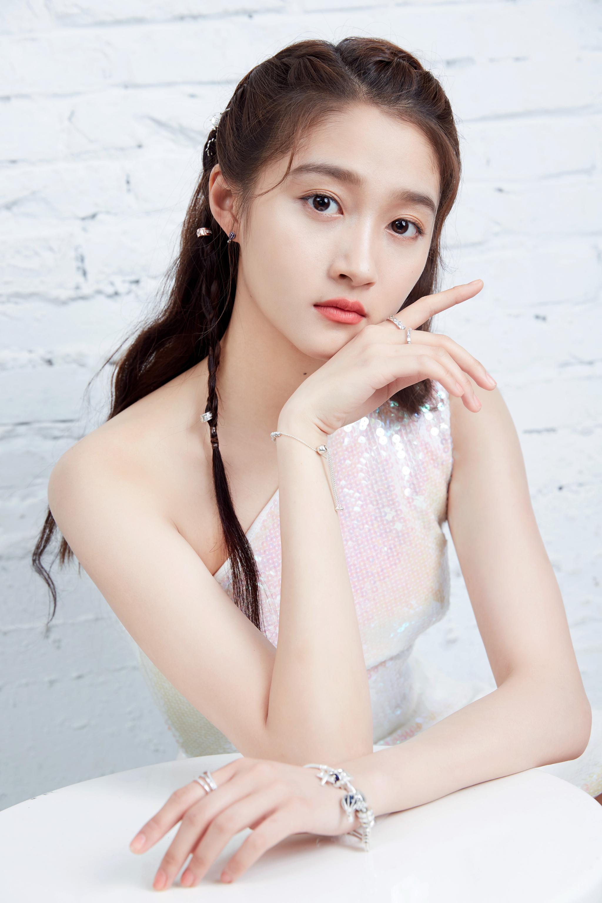 中国十大素颜美女明星排名杨紫,90后最年轻的女明星杨紫