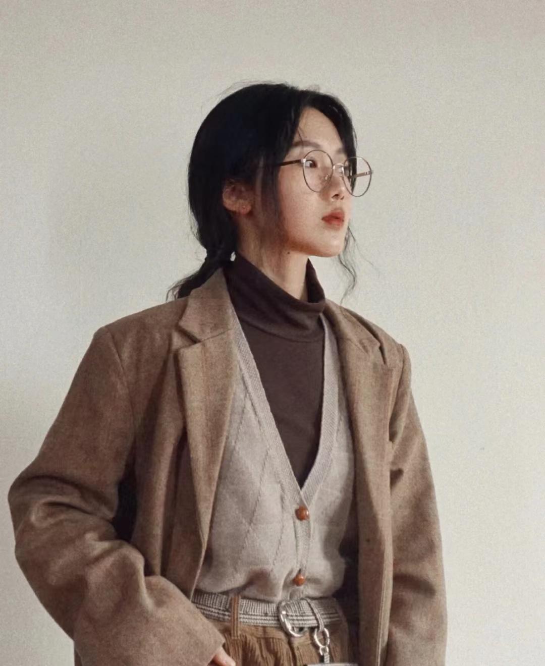 今年冬天流行这3种“高级色”：时髦又减龄，关键还不挑人