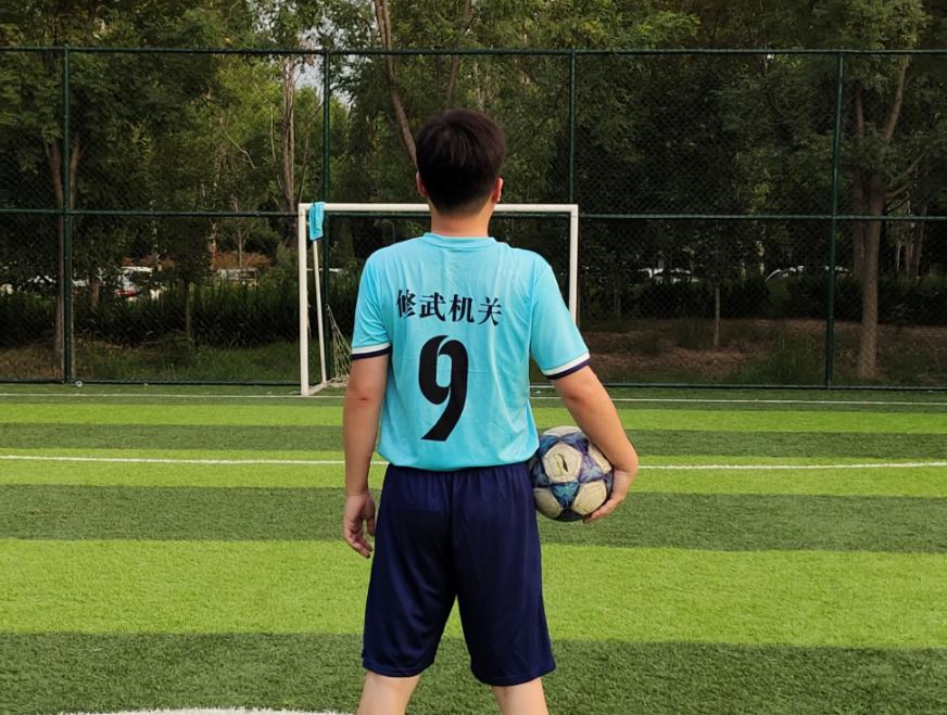 挥洒汗水足球,挥洒汗水追梦绿茵