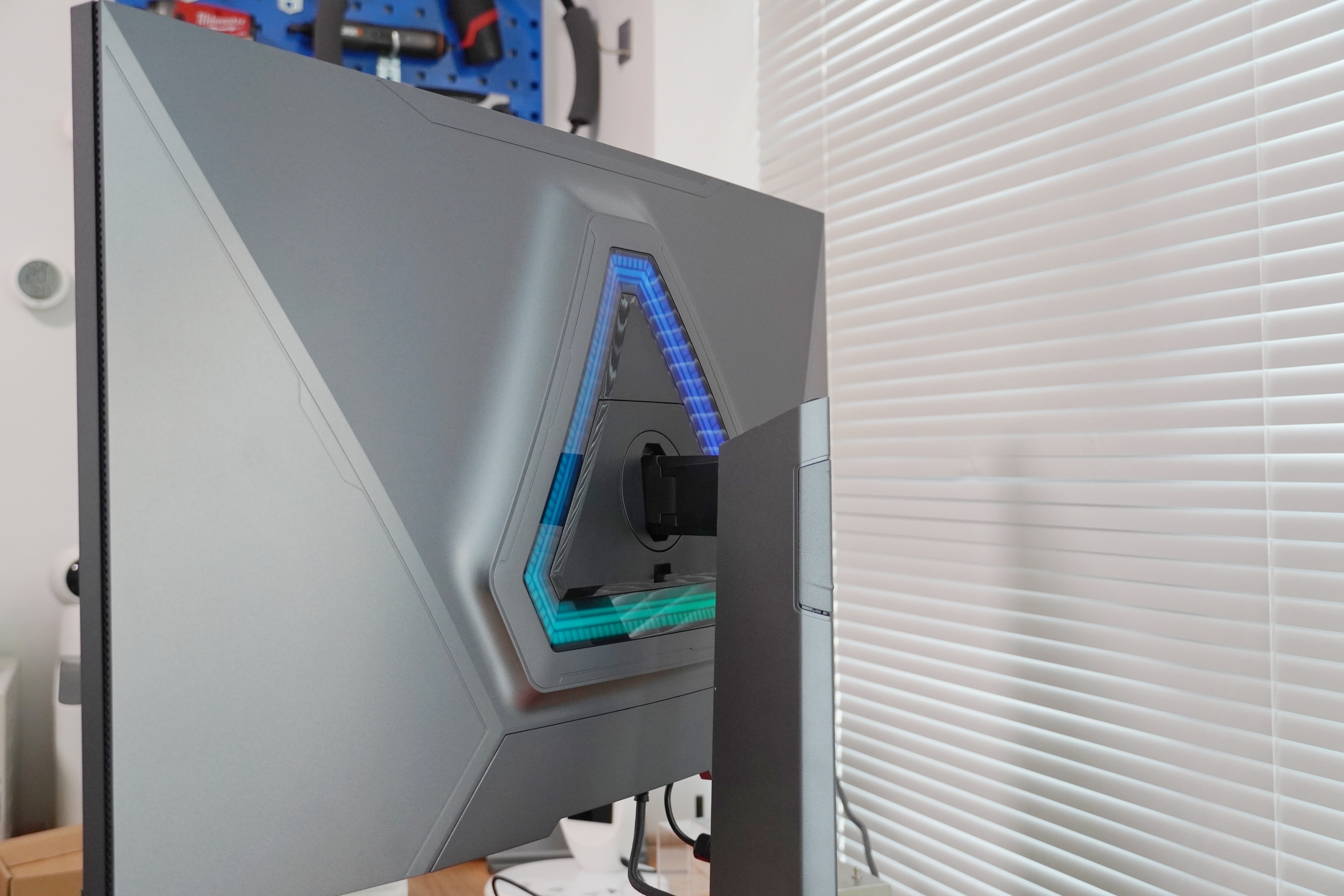 红魔显示器2k240hz换支架,红魔49寸显示器240hz