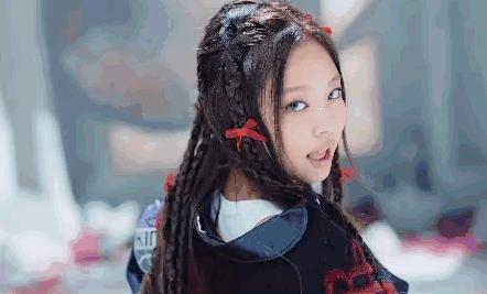 人均手握高奢代言的BLACKPINK，每一帧镜头都好贵