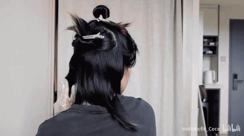 染完黑发以为很有气质,染红发颜值