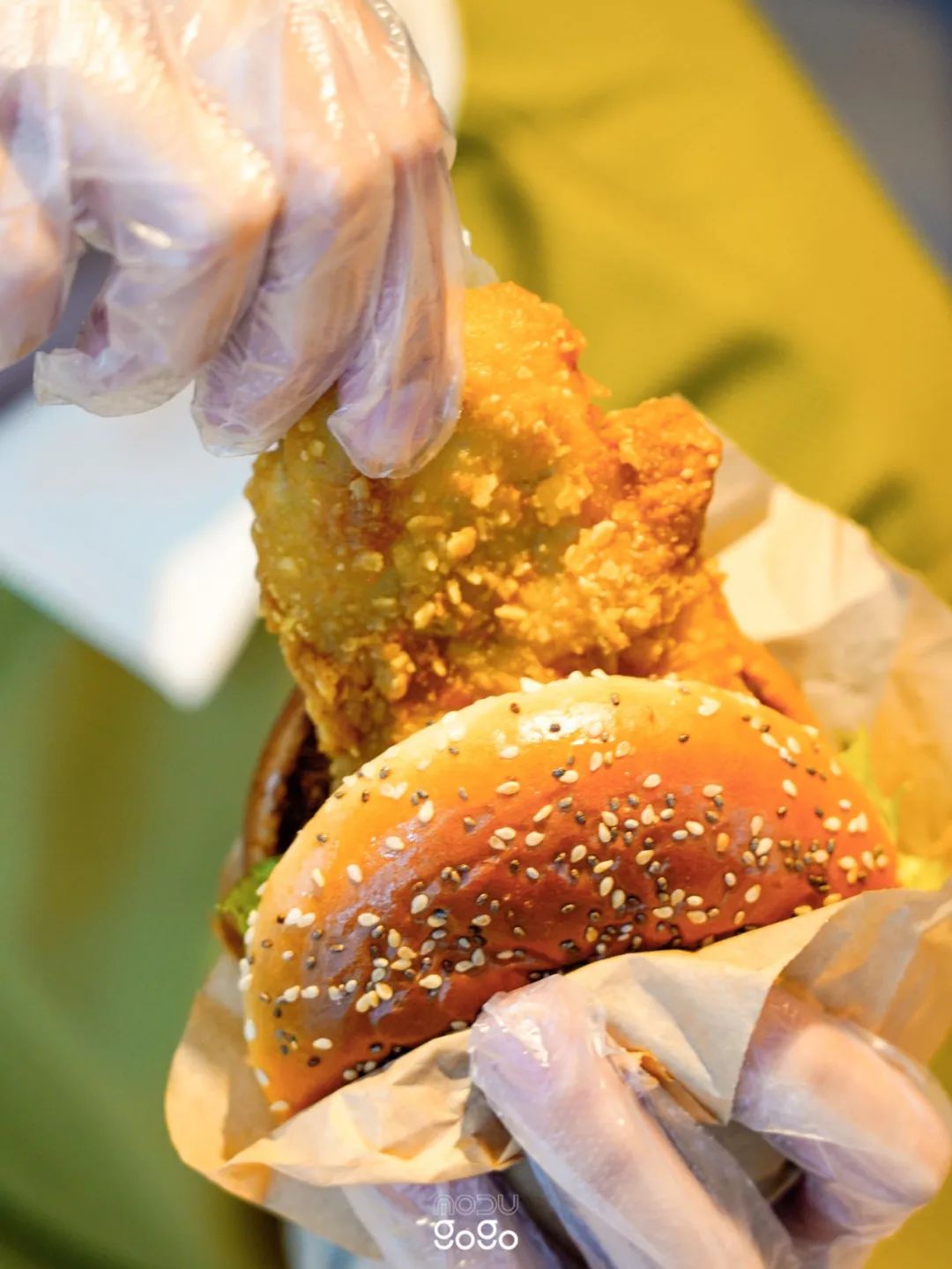 一口上头！麦当劳的新汉堡脆到了我的心巴上