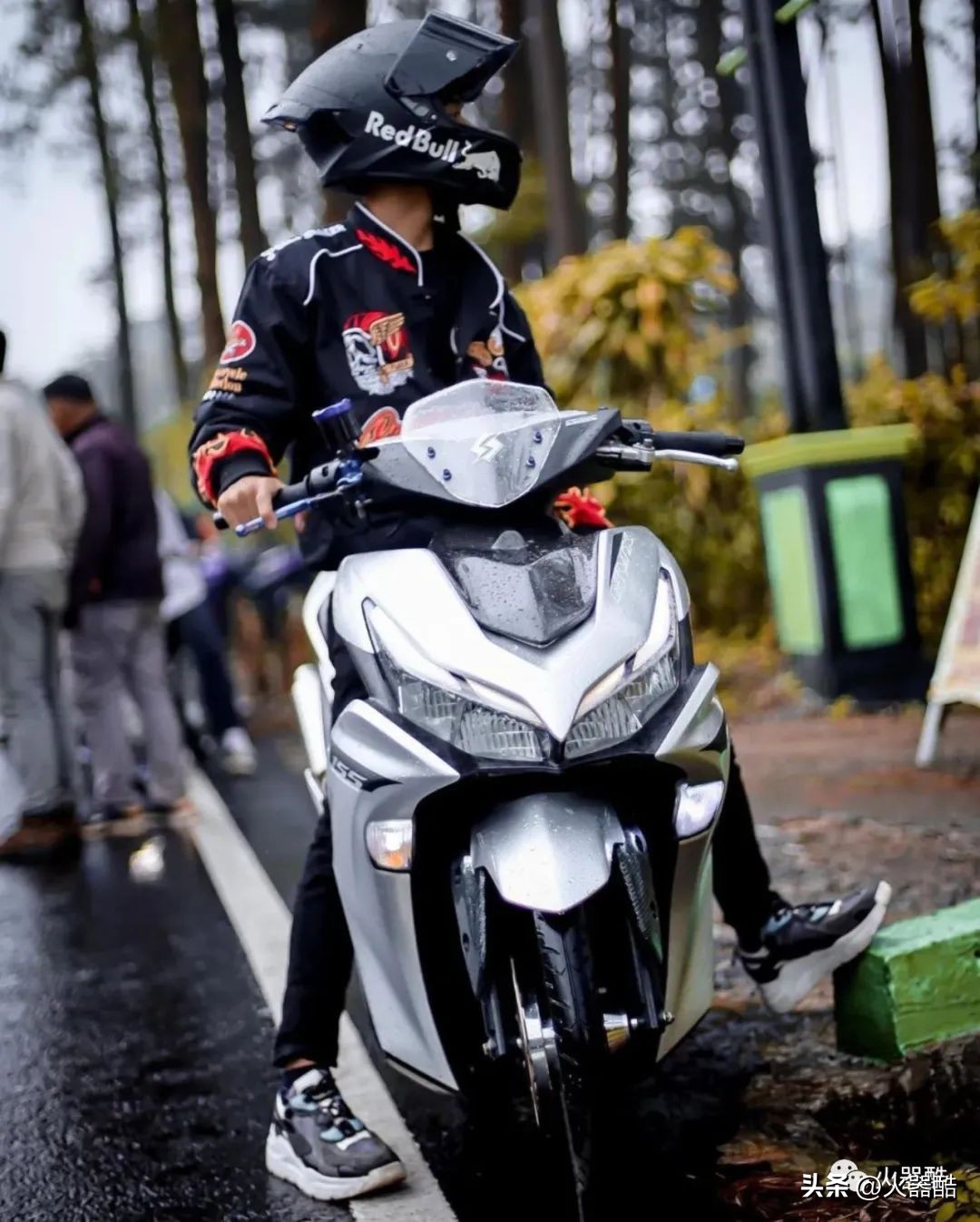 雅马哈nvx155帅气视频,aerox155与nvx155哪个好