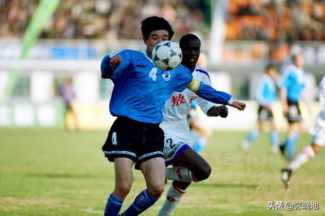 25年前今天大连万达主场移师普兰店，还记得当时盛况+出场球员吗