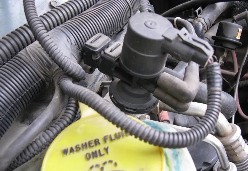 新车油箱气压高怎么解决,油箱气压高加油站让买清洗剂