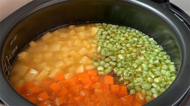 大米这样做太好吃了柔软又筋道,大米在家这样做简直太好吃了