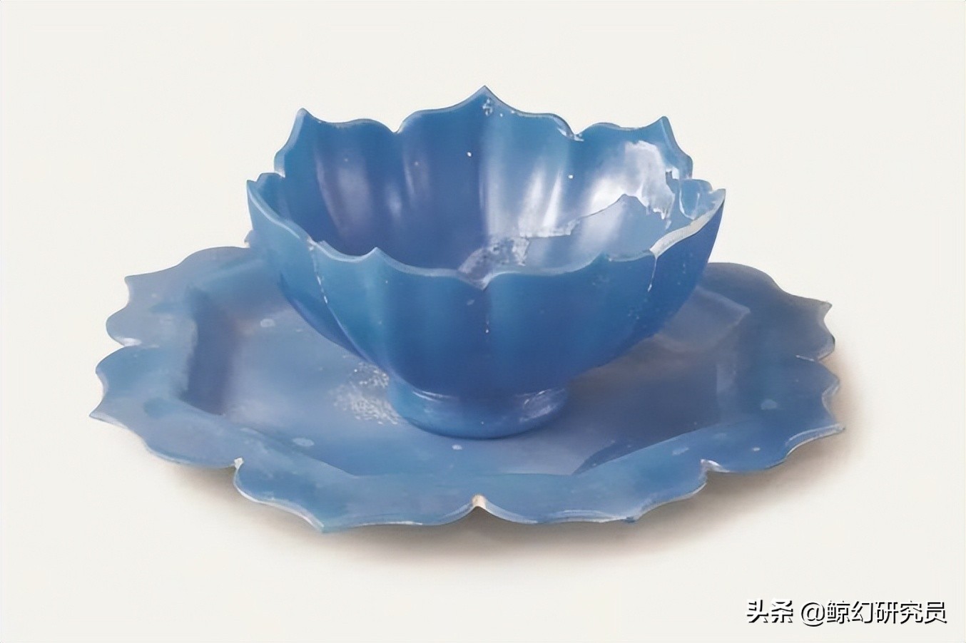 跨越五千年的守护：鲸探数字藏品之甘博“人头形器口彩陶瓶”赏析