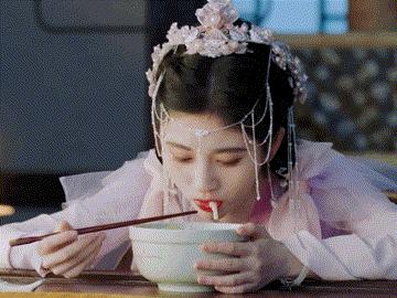 鞠婧祎杨幂迪丽热巴刘亦菲视频,杨幂演戏抿嘴小动作