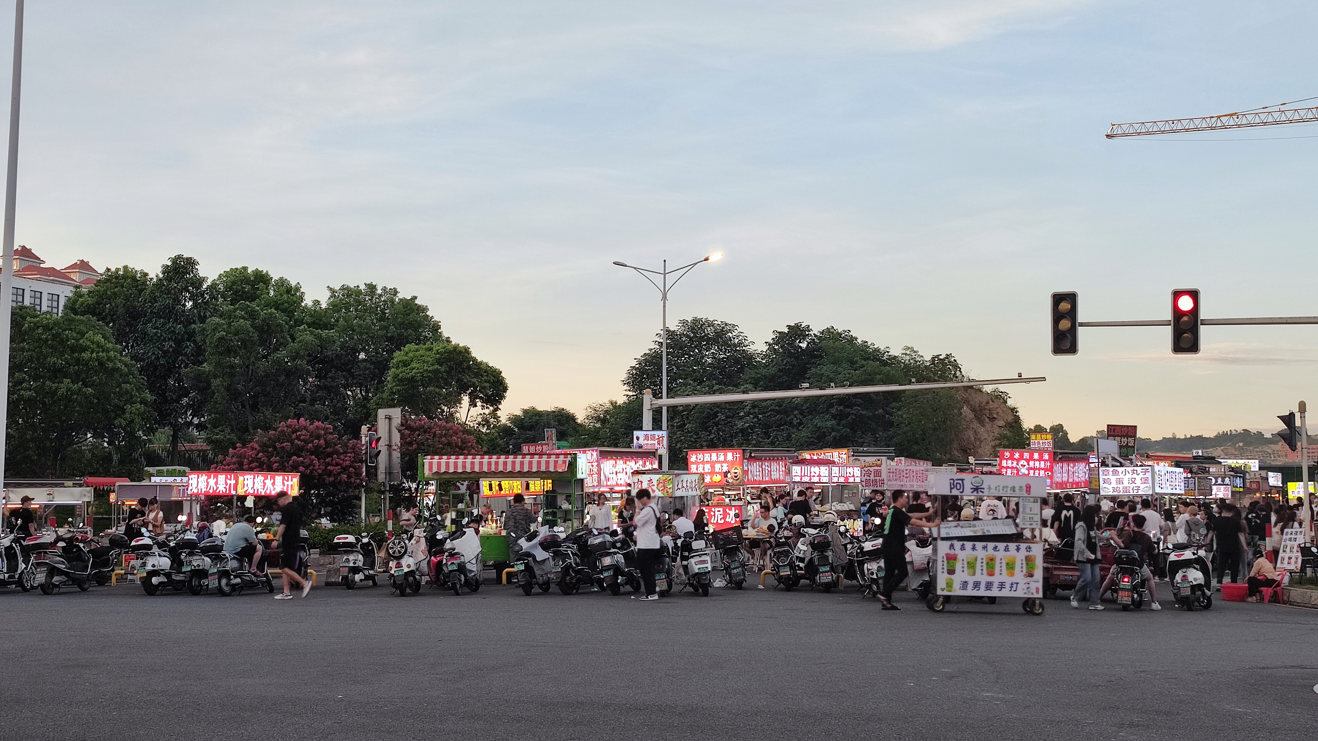 同学聚会后才发现，今年的钱特别难赚，艰难的不是只有自己