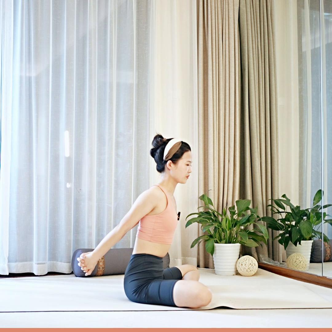 颈肩拉伸瑜伽视频,肝胆疏通的瑜伽动作视频