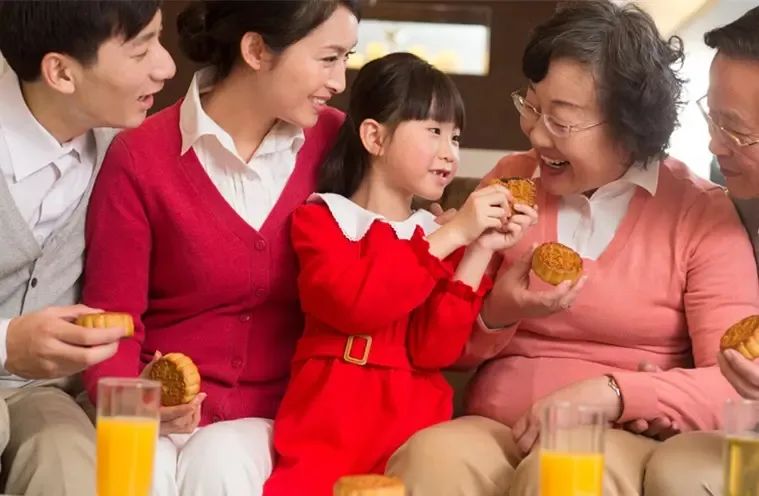 中秋节吃月饼还有什么习俗吗,中秋节是不是有吃月饼的习俗