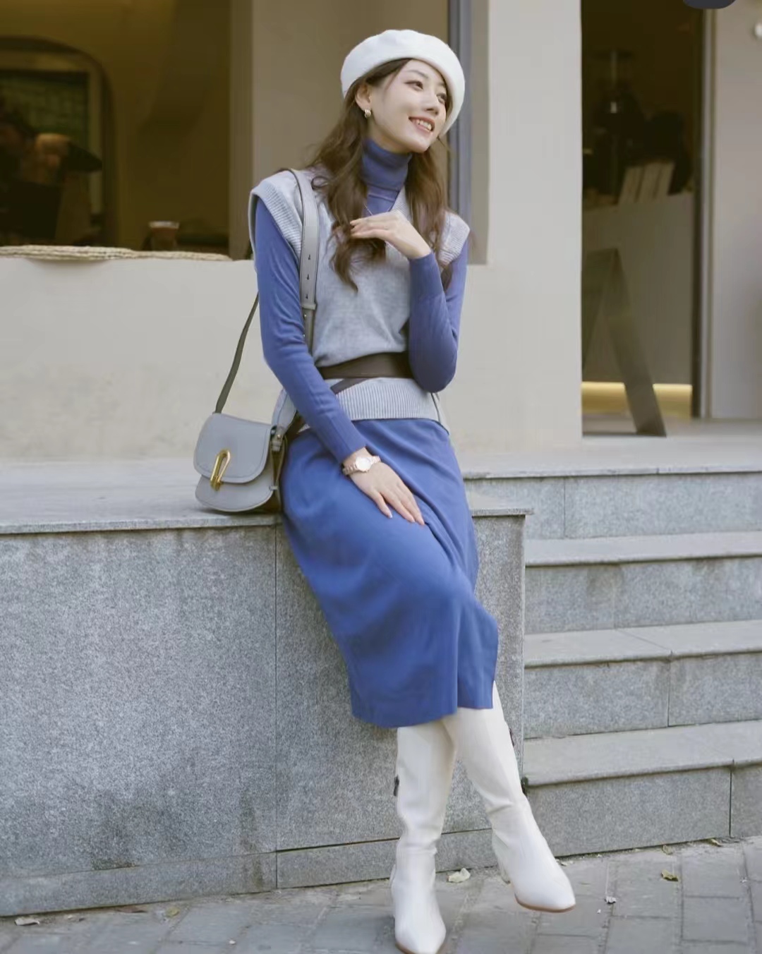 外套秋冬蓝色搭配什么颜色,秋冬比较显高级的颜色搭配