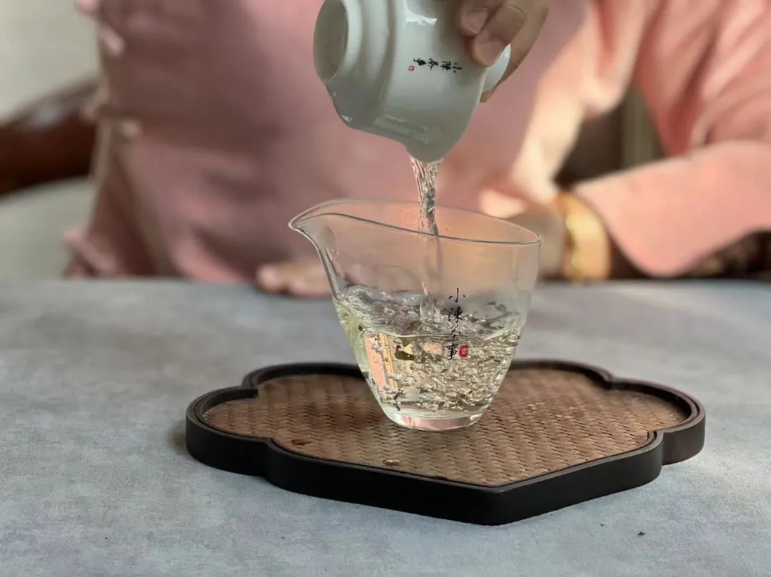 三才盖碗正确冲泡方法第一名,三指泡茶手法