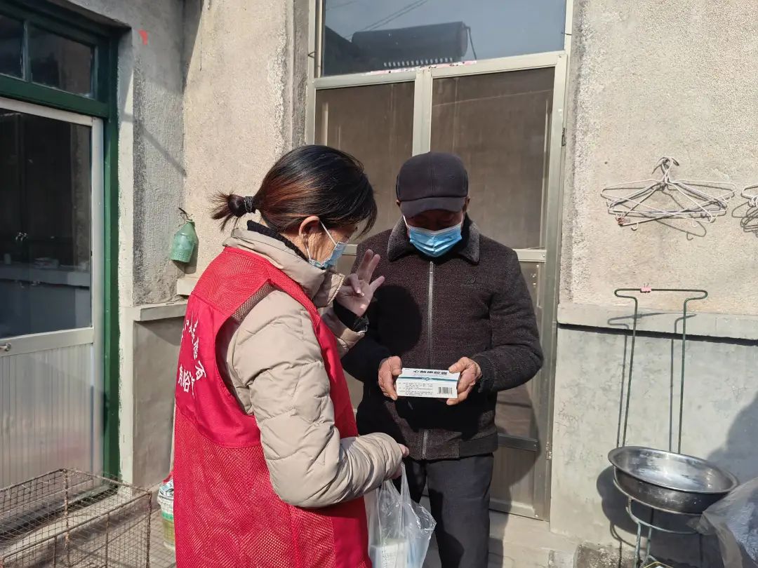 角峪镇开展“*安泰**小美·先锋代”药品代购配送“一对一”志愿服务