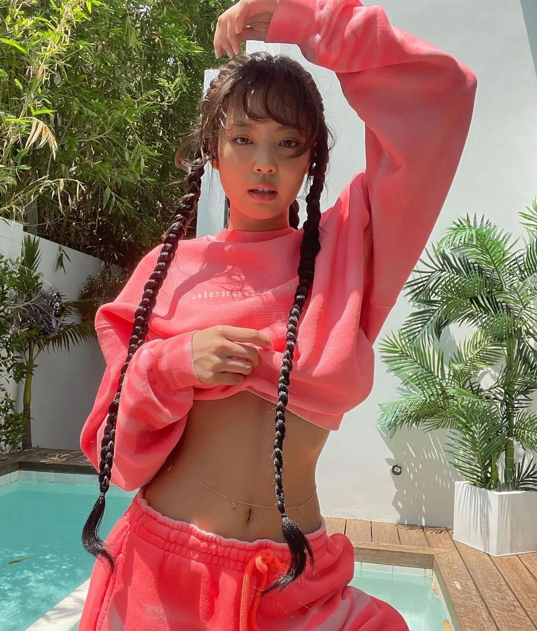 lisa最近同款粉色,lisamv绝美镜头粉色