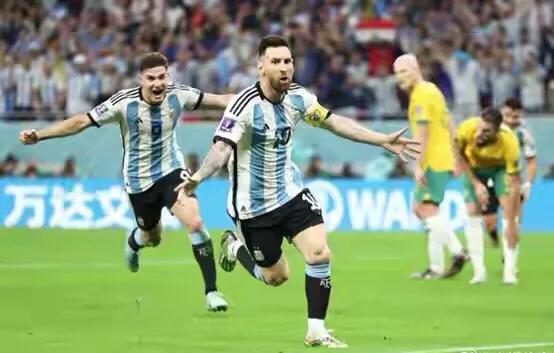 诗评世界杯之十四：超神的老梅西，登基的新球王
