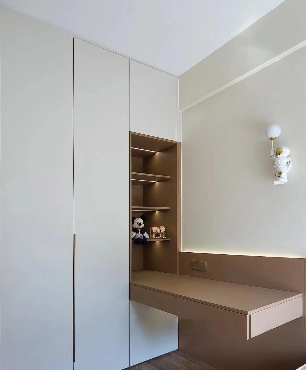 卧室太小家具冲突,衣柜门被挡如何解决?6种方案完美化解尴尬