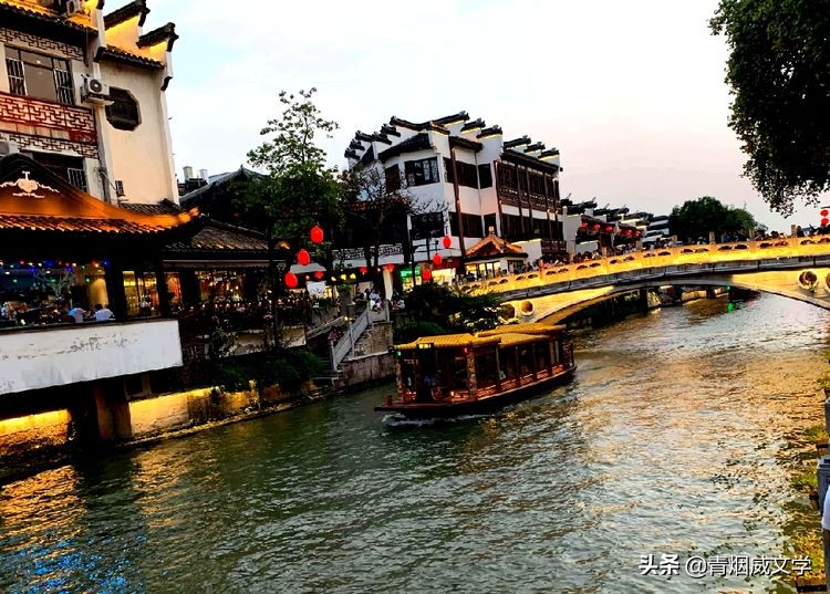 称颂虎虎生威的诗句,福虎呈祥百花迎春诗句