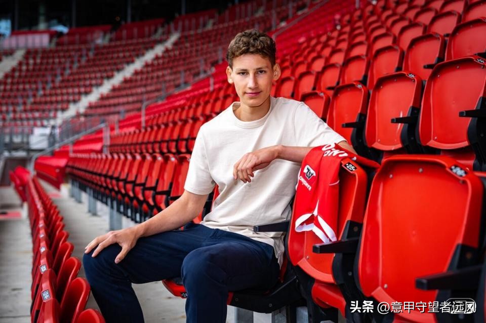 每日转会：荷兰传奇中场俩儿子齐跳槽弟弟签荷甲豪强哥哥去比乙