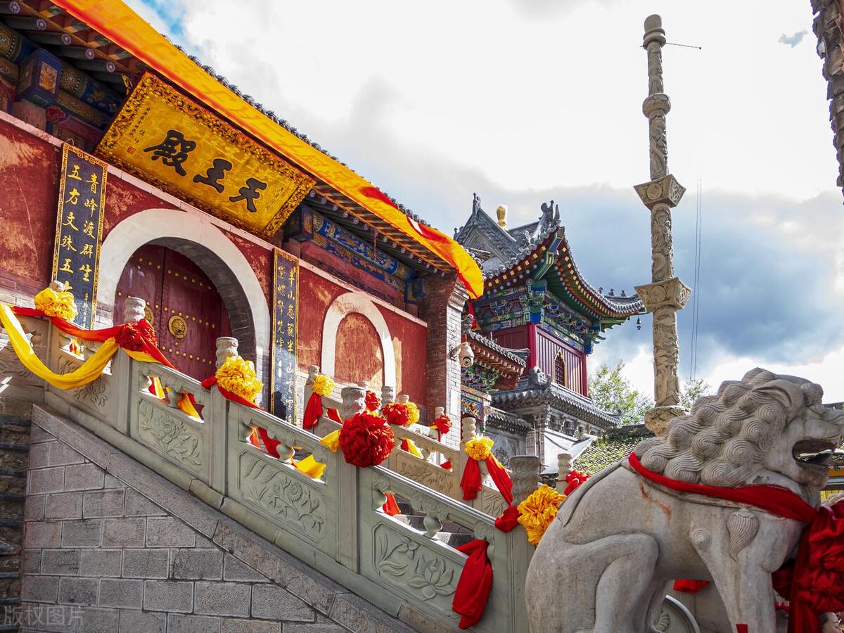 五台山一日游黛螺顶和五爷庙,来到五台山景区佛华山庄五爷庙