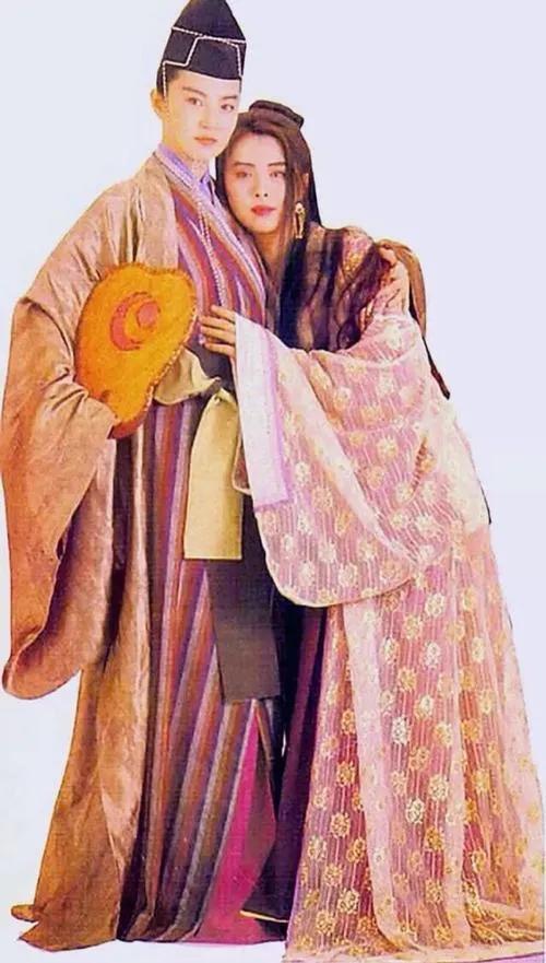 美女自有三分“龅”，不仅抗老而且显嫩，这7位女星都有轻微嘴凸