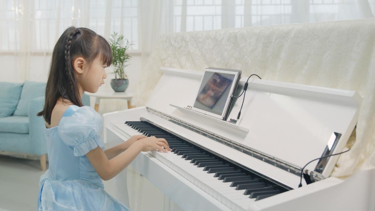 电钢琴不适合孩子练琴,学琴入门专用电钢琴好吗