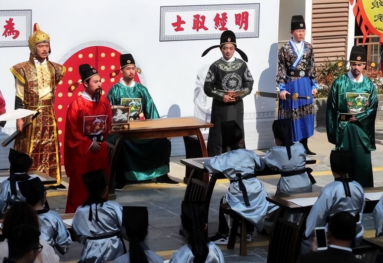 一日看尽长安花，从发展与衰亡入手，浅谈明清科举对寒门影响