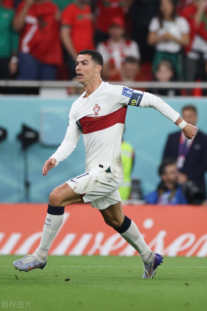 从贫民窟走出来的足球巨星c罗,c罗为什么能在绝境中重回巅峰