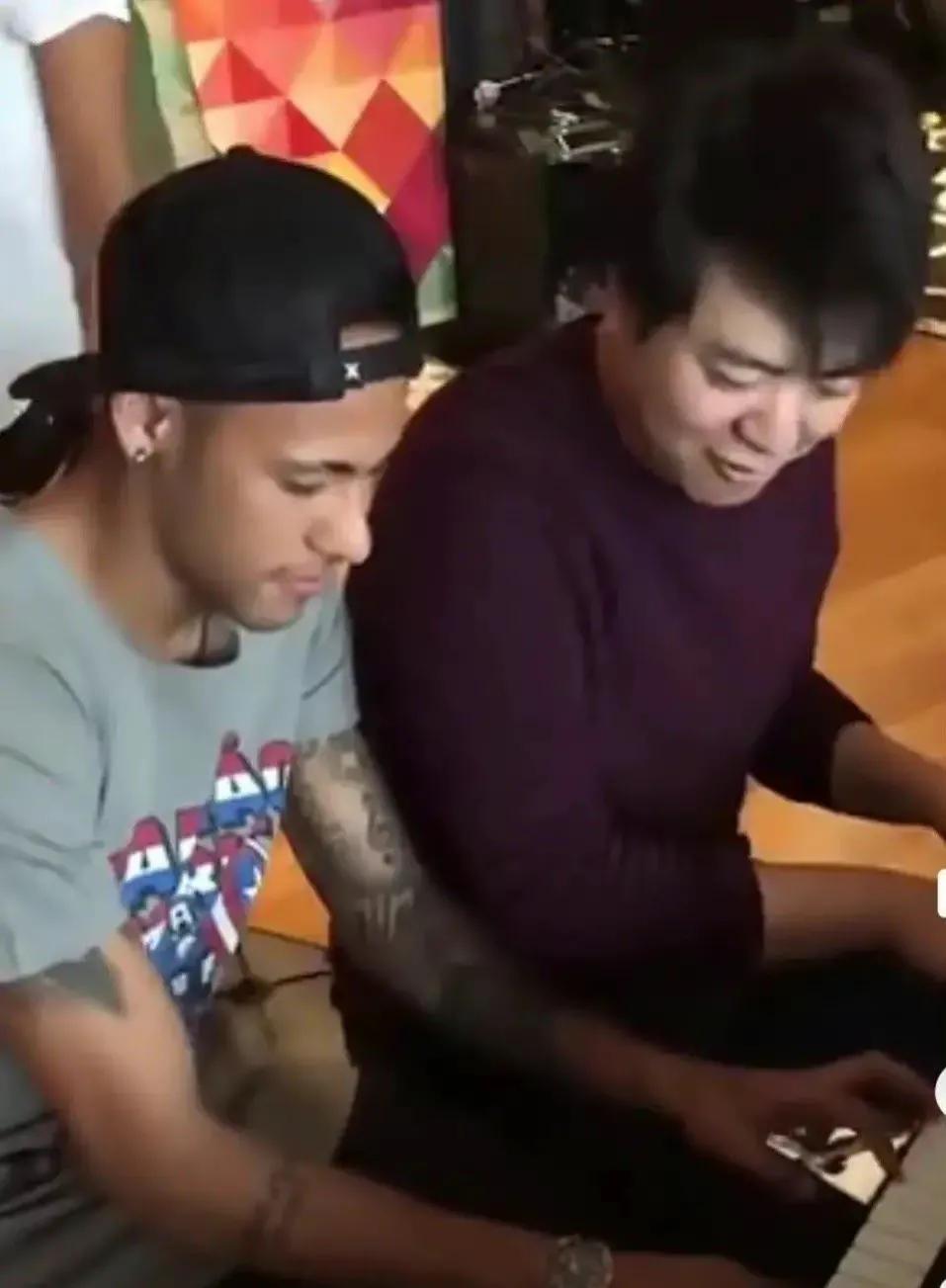 内马尔宠粉,内马尔疼爱儿子