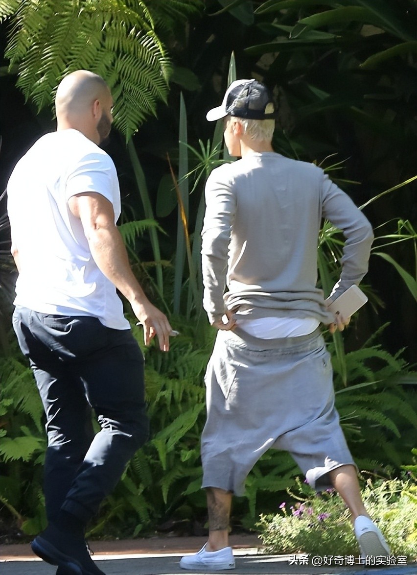 为什么穿低腰裤有腰线,为什么女生能够穿低腰裤